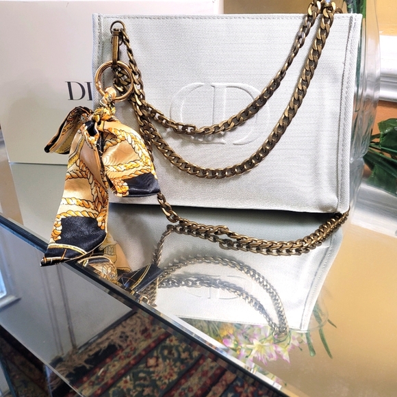 Dior - Picture 4 of 12